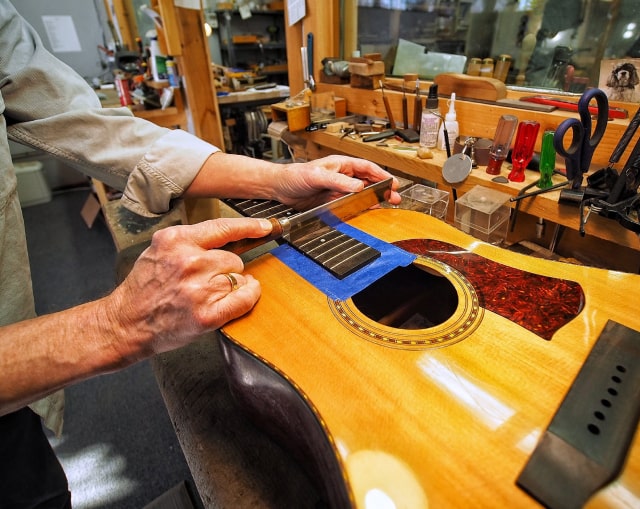 Services St. Paul Guitar Repair